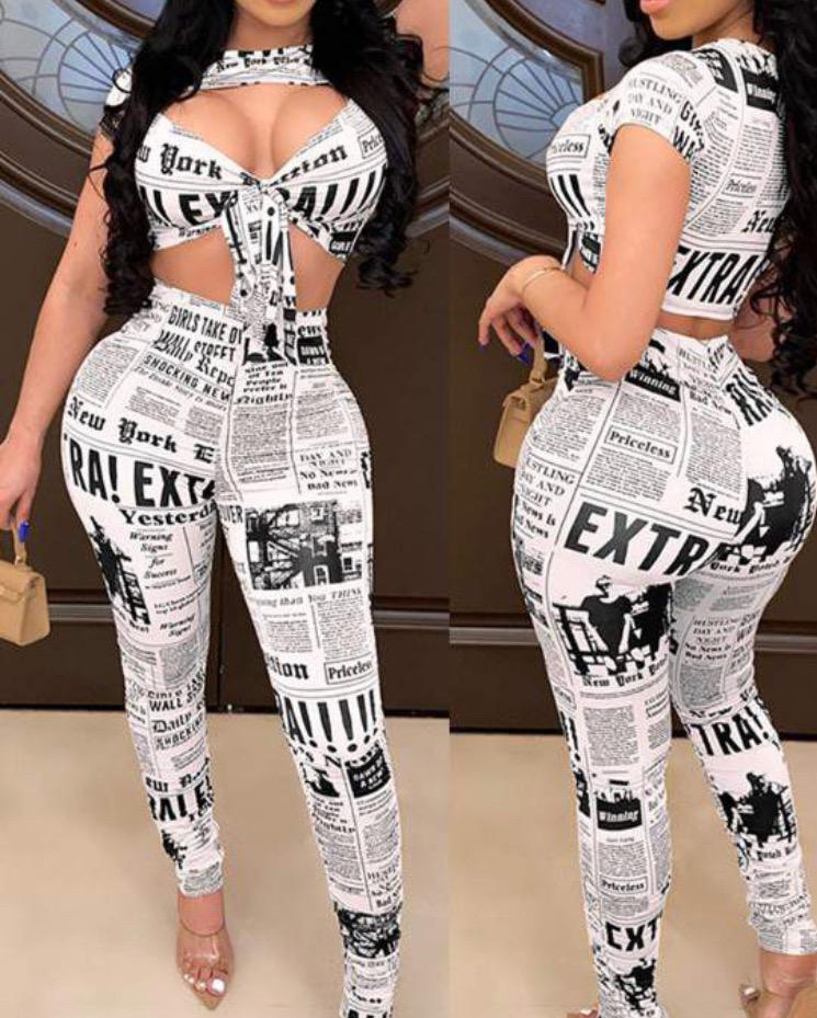 2 pc Newspaper Print Set